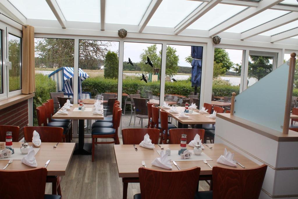 Hotel & Restaurant Am Wasser Breege Exterior photo