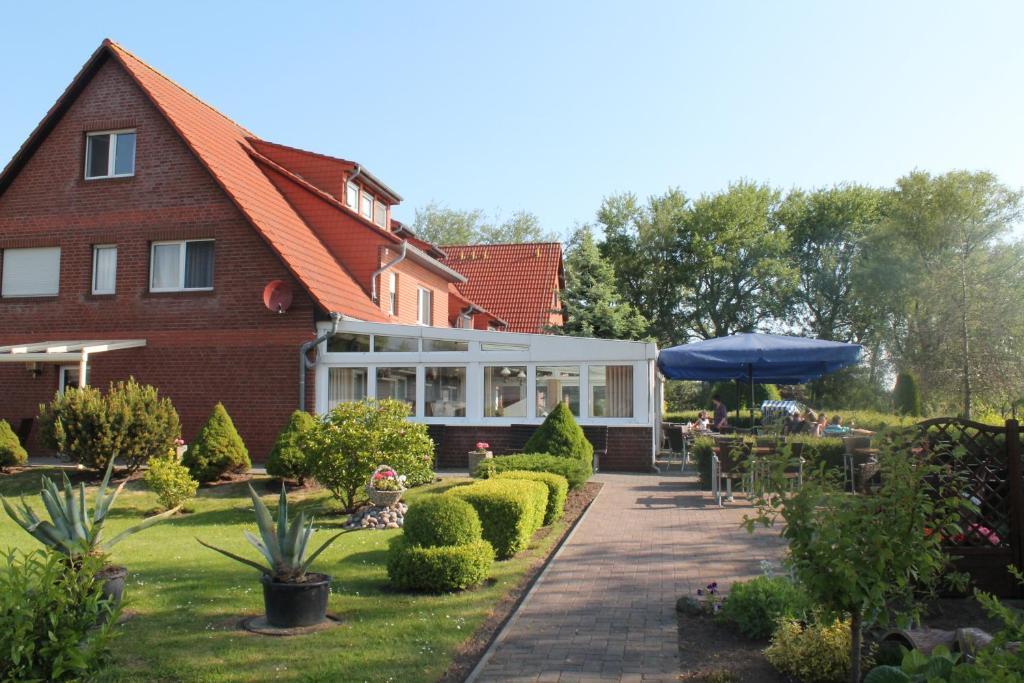 Hotel & Restaurant Am Wasser Breege Exterior photo