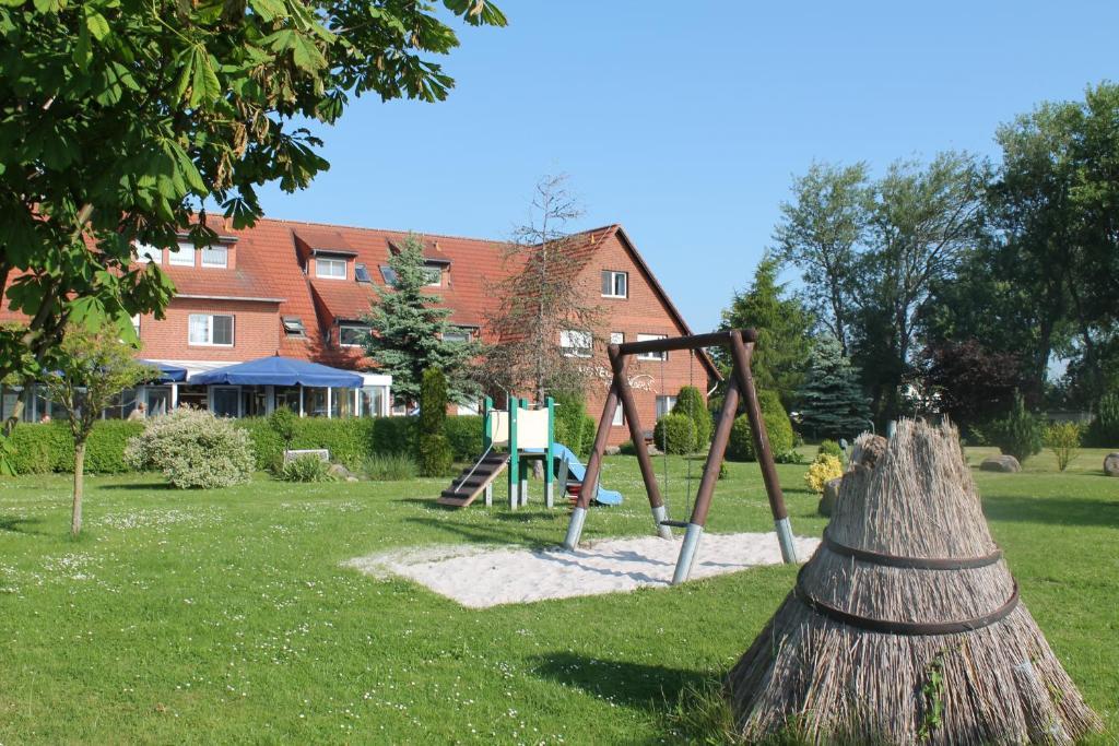 Hotel & Restaurant Am Wasser Breege Exterior photo